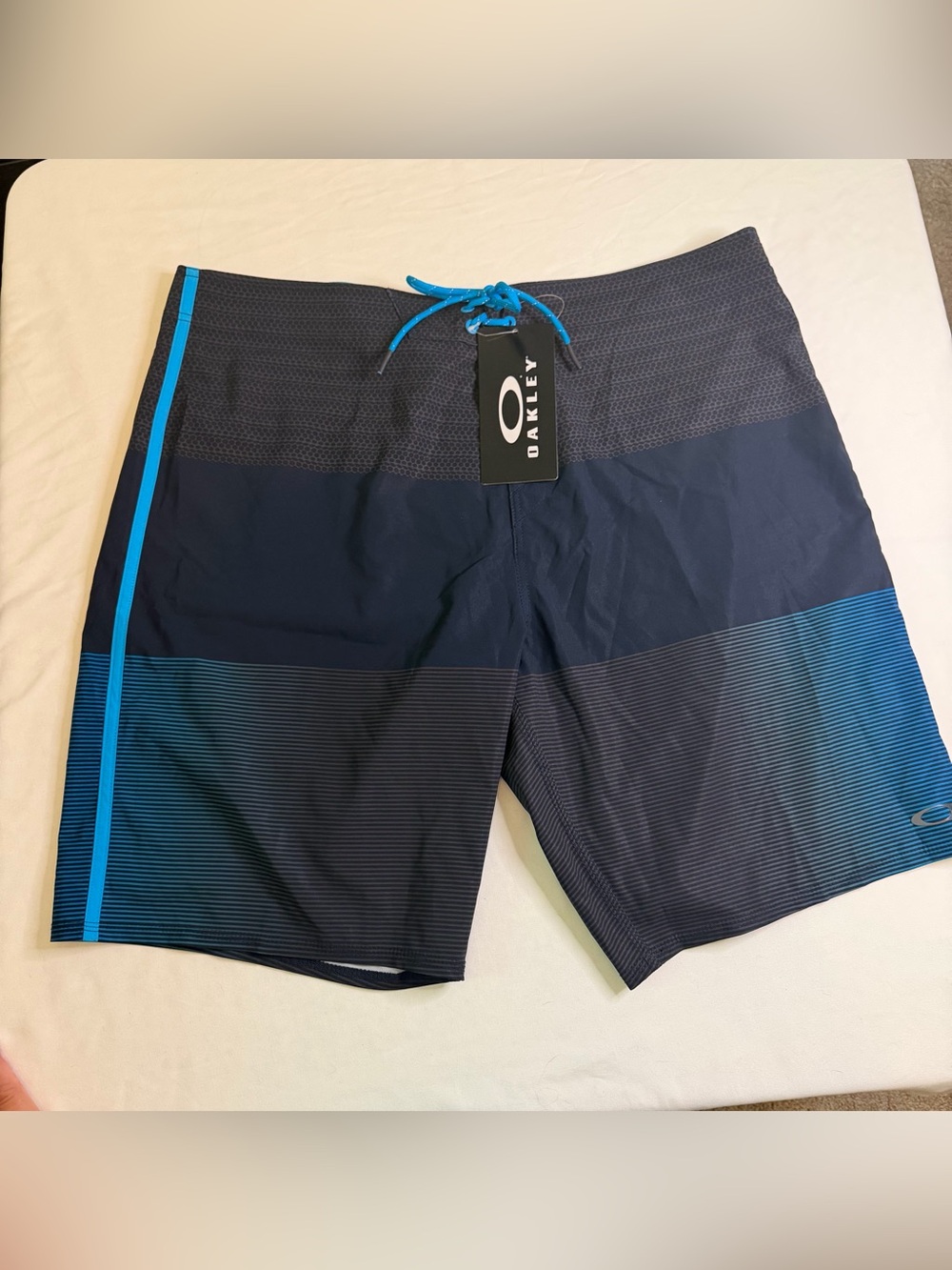 Oakley Fathom Board Shorts Men’s Size 40 Blue Stripe Swim Trunks NWT